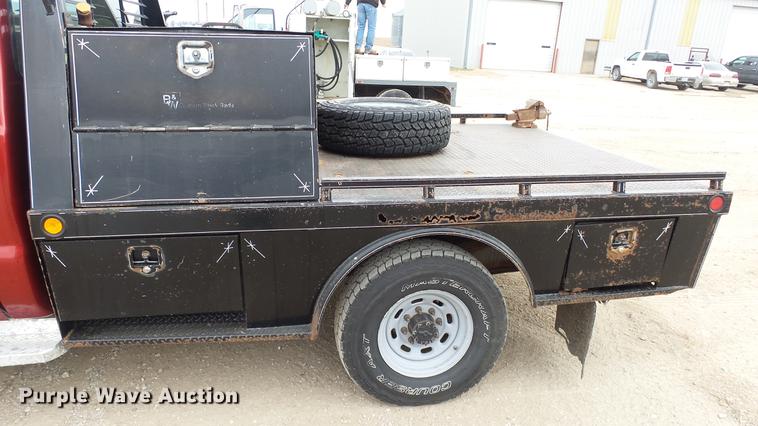 image for item DC2351 2002 Ford F350 Super Duty XLT flatbed pickup truck