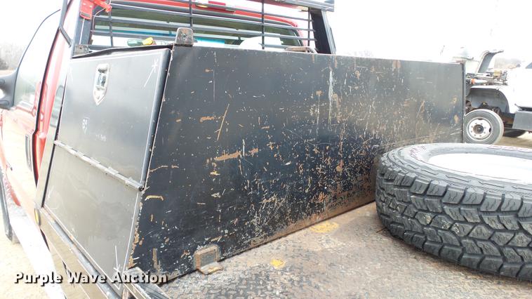 image for item DC2351 2002 Ford F350 Super Duty XLT flatbed pickup truck