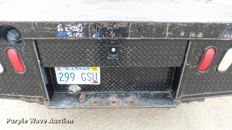 image for item DC2351 2002 Ford F350 Super Duty XLT flatbed pickup truck