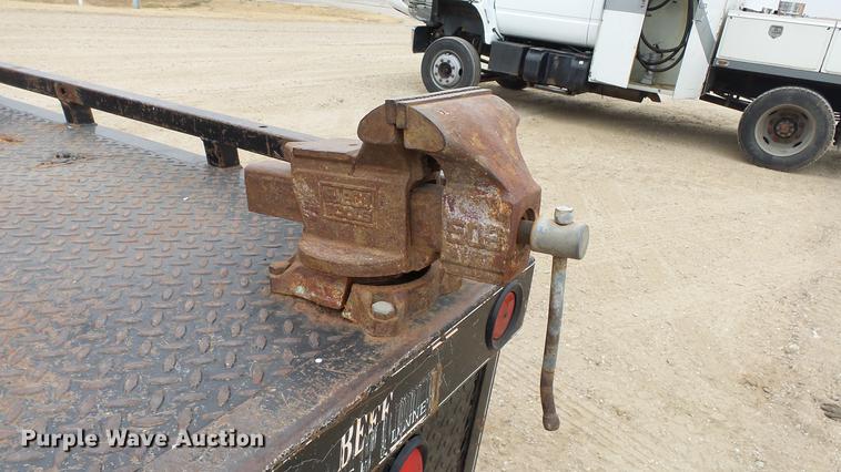 image for item DC2351 2002 Ford F350 Super Duty XLT flatbed pickup truck