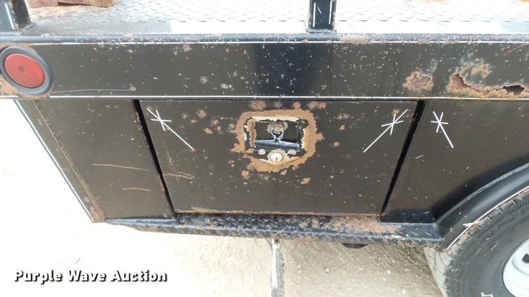 image for item DC2351 2002 Ford F350 Super Duty XLT flatbed pickup truck