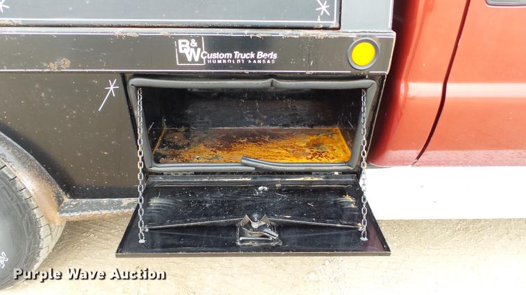 image for item DC2351 2002 Ford F350 Super Duty XLT flatbed pickup truck