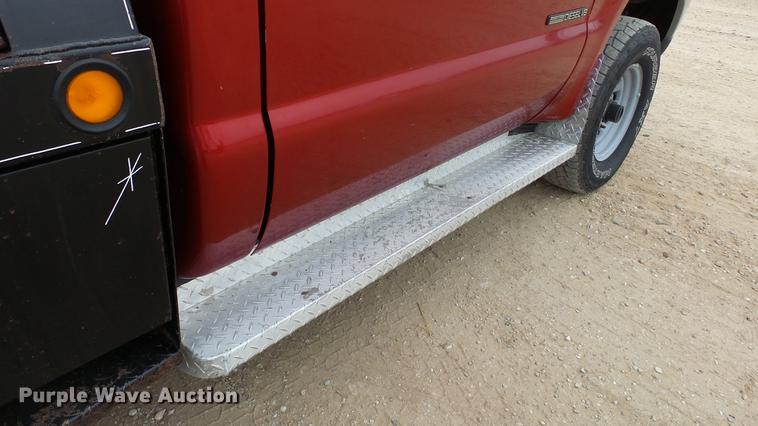 image for item DC2351 2002 Ford F350 Super Duty XLT flatbed pickup truck