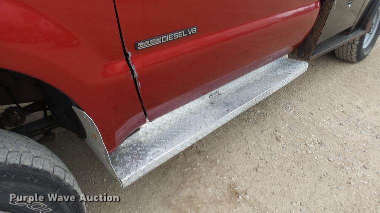 image for item DC2351 2002 Ford F350 Super Duty XLT flatbed pickup truck