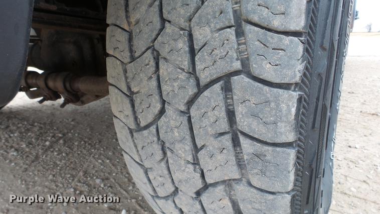 image for item DC2351 2002 Ford F350 Super Duty XLT flatbed pickup truck