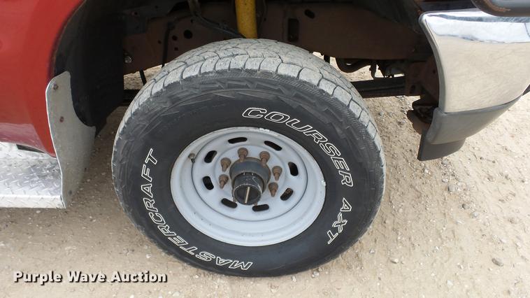 image for item DC2351 2002 Ford F350 Super Duty XLT flatbed pickup truck