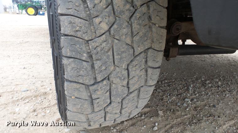 image for item DC2351 2002 Ford F350 Super Duty XLT flatbed pickup truck