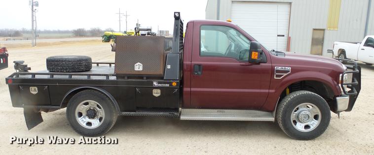image for item DC2352 2008 Ford F350 XLT flatbed pickup truck