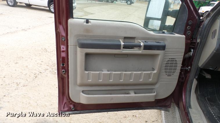 image for item DC2352 2008 Ford F350 XLT flatbed pickup truck