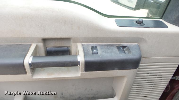 image for item DC2352 2008 Ford F350 XLT flatbed pickup truck