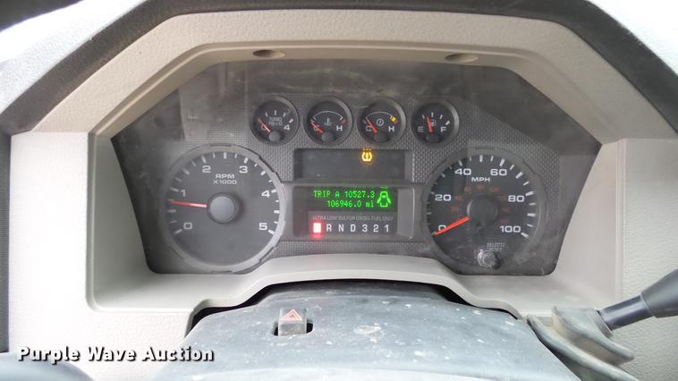 image for item DC2352 2008 Ford F350 XLT flatbed pickup truck