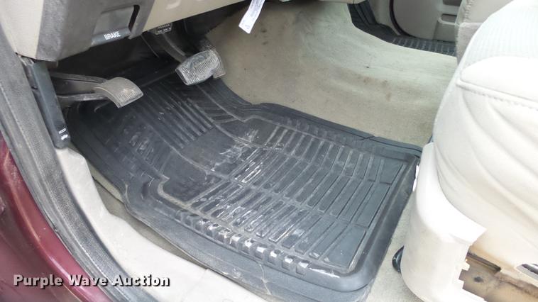 image for item DC2352 2008 Ford F350 XLT flatbed pickup truck