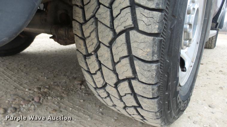 image for item DC2352 2008 Ford F350 XLT flatbed pickup truck