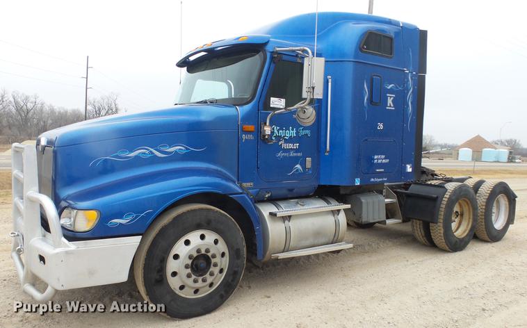 image for item DC2353 2005 International 9400i semi truck