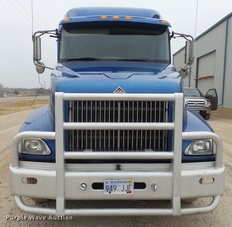 image for item DC2353 2005 International 9400i semi truck