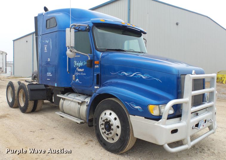 image for item DC2353 2005 International 9400i semi truck