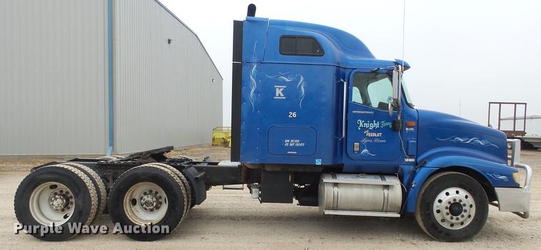 image for item DC2353 2005 International 9400i semi truck