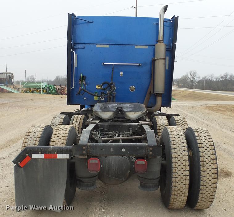 image for item DC2353 2005 International 9400i semi truck