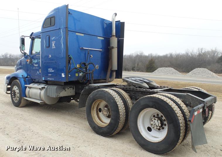 image for item DC2353 2005 International 9400i semi truck