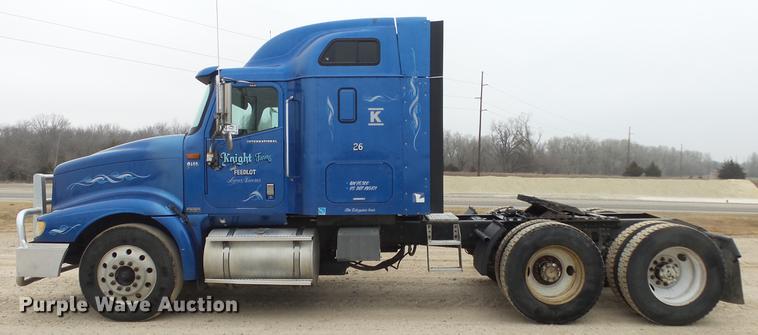 image for item DC2353 2005 International 9400i semi truck
