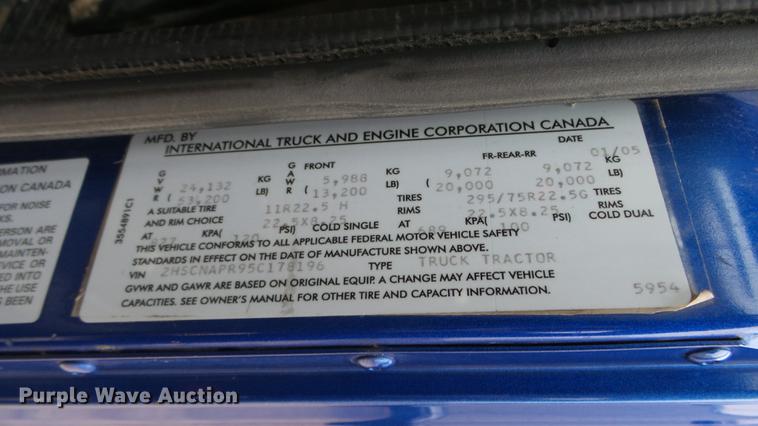 image for item DC2353 2005 International 9400i semi truck