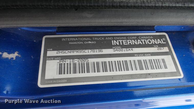 image for item DC2353 2005 International 9400i semi truck