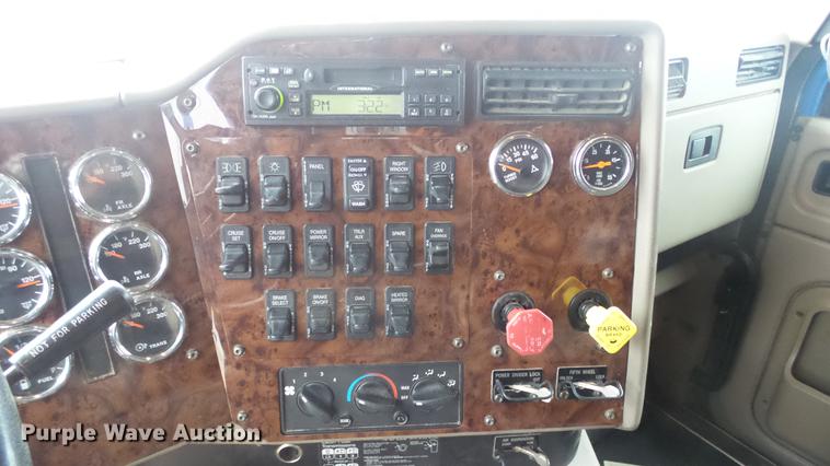 image for item DC2353 2005 International 9400i semi truck