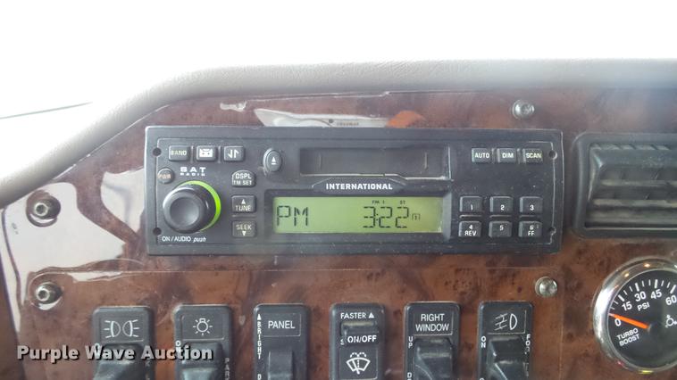 image for item DC2353 2005 International 9400i semi truck