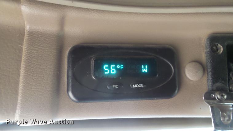 image for item DC2353 2005 International 9400i semi truck