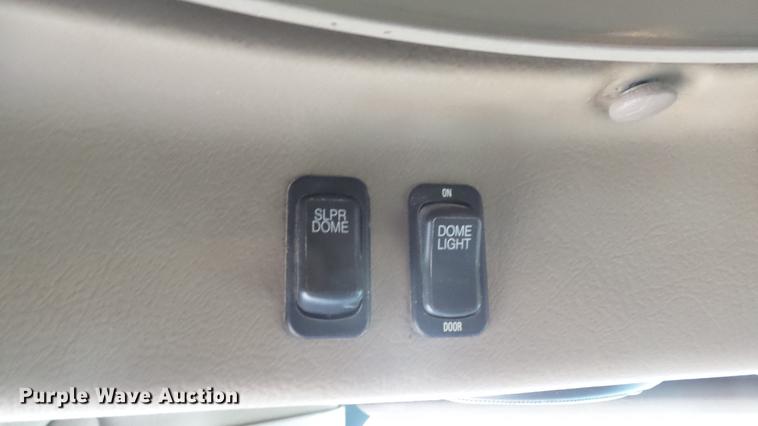 image for item DC2353 2005 International 9400i semi truck