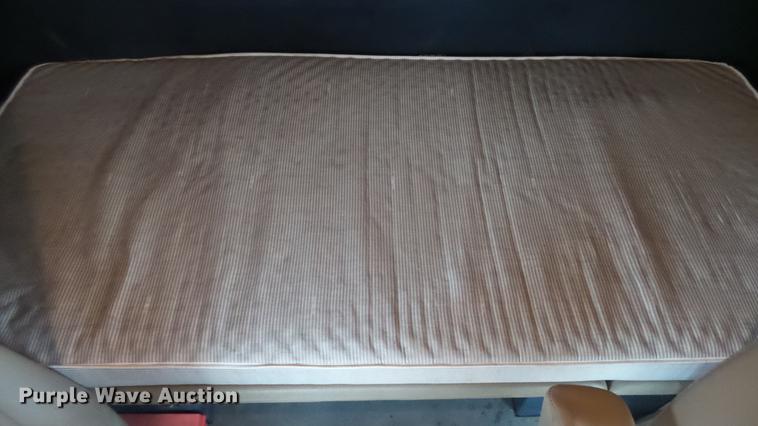 image for item DC2353 2005 International 9400i semi truck