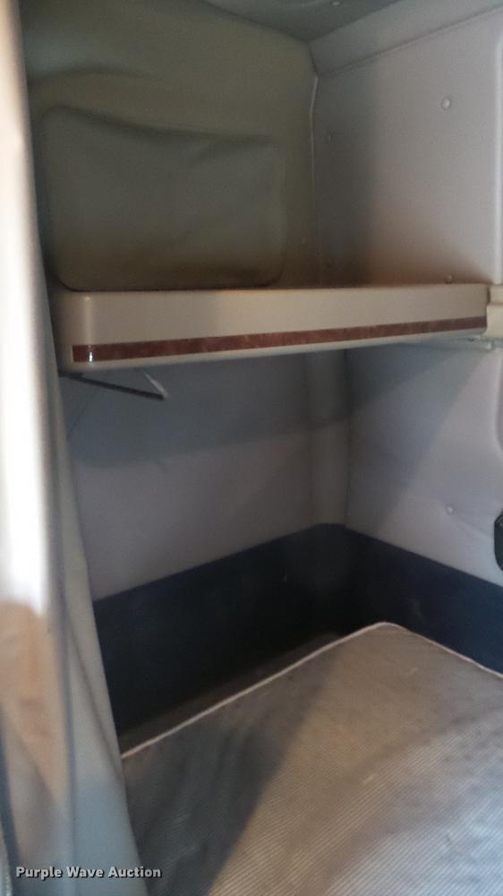 image for item DC2353 2005 International 9400i semi truck