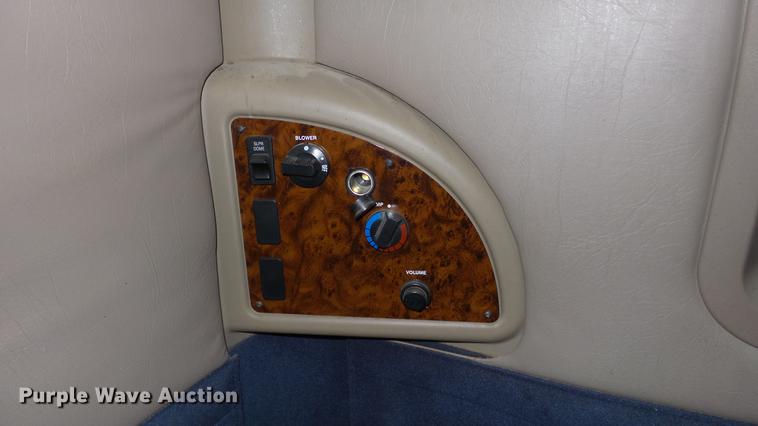 image for item DC2353 2005 International 9400i semi truck