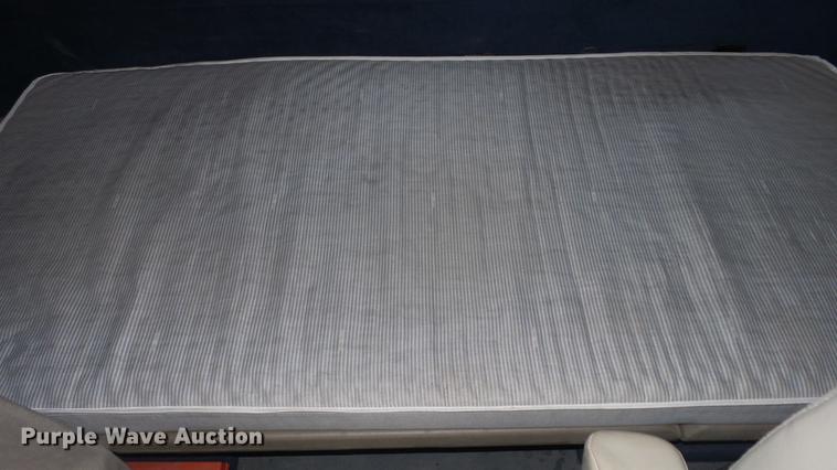 image for item DC2353 2005 International 9400i semi truck