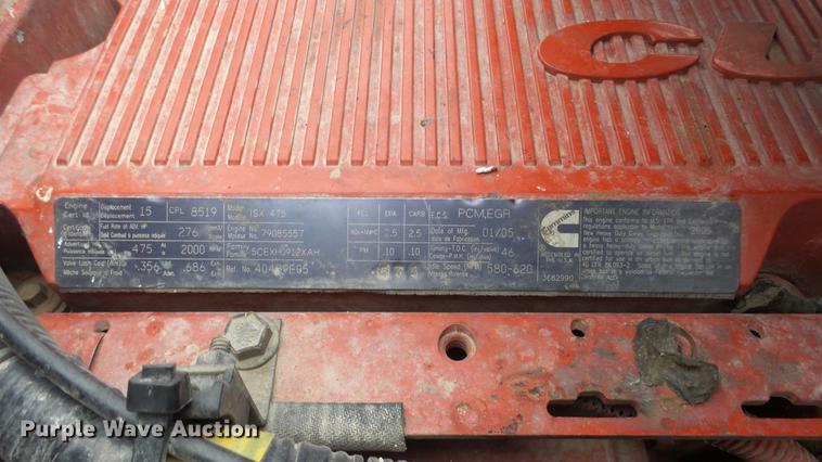 image for item DC2353 2005 International 9400i semi truck