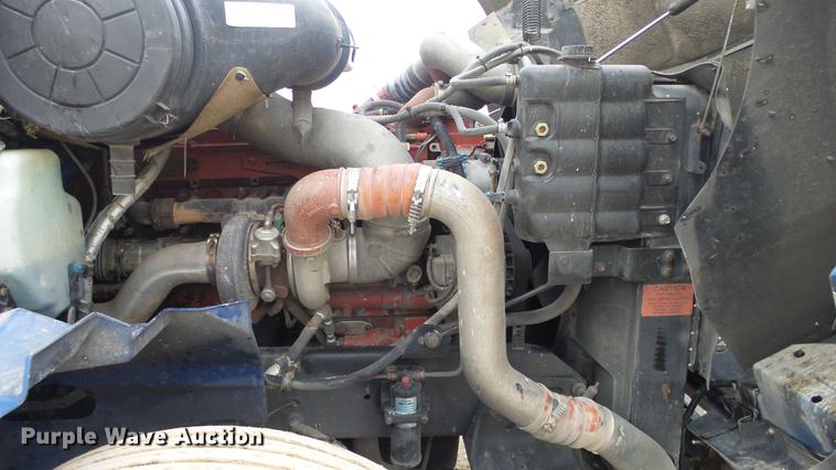 image for item DC2353 2005 International 9400i semi truck