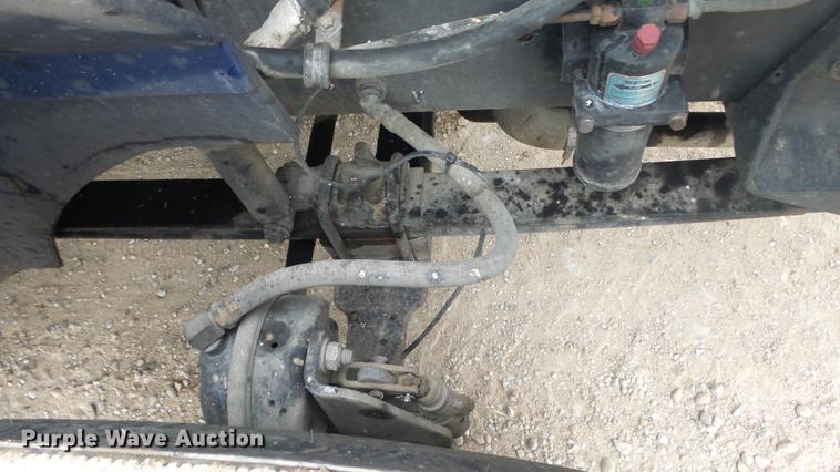 image for item DC2353 2005 International 9400i semi truck