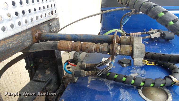 image for item DC2353 2005 International 9400i semi truck