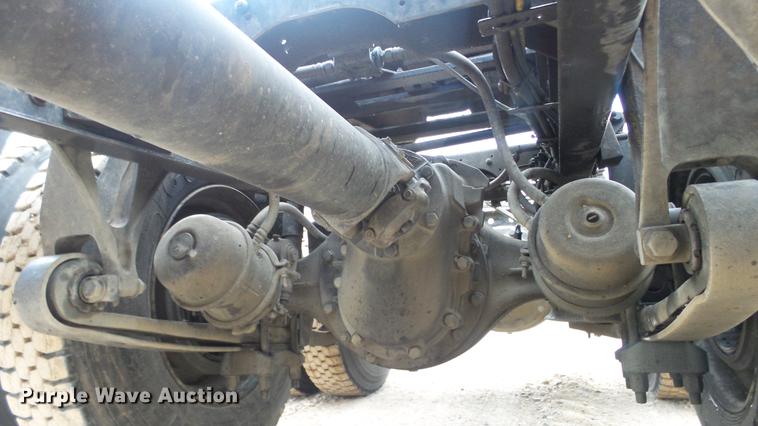 image for item DC2353 2005 International 9400i semi truck