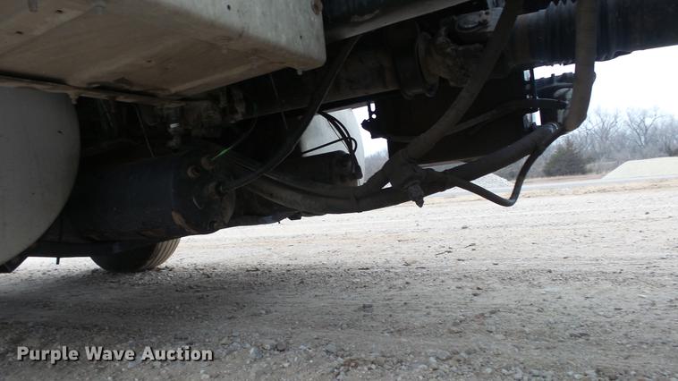 image for item DC2353 2005 International 9400i semi truck