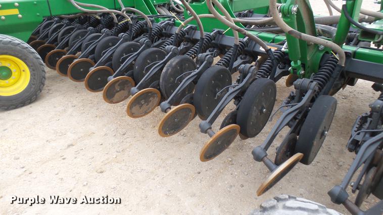 image for item DC2362 2014 John Deere 1890 air seeder