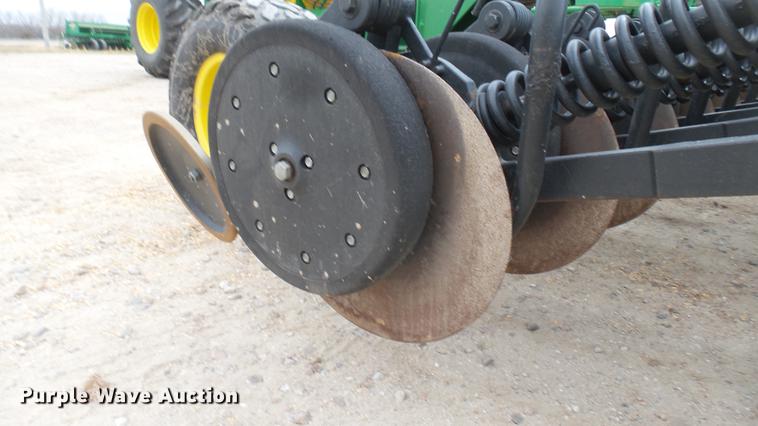 image for item DC2362 2014 John Deere 1890 air seeder