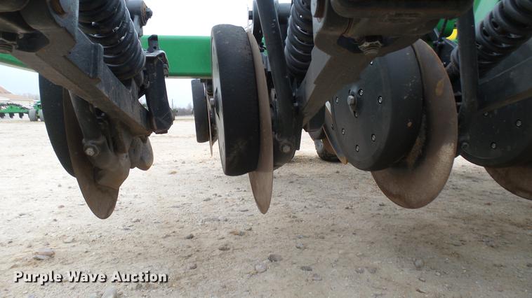 image for item DC2362 2014 John Deere 1890 air seeder