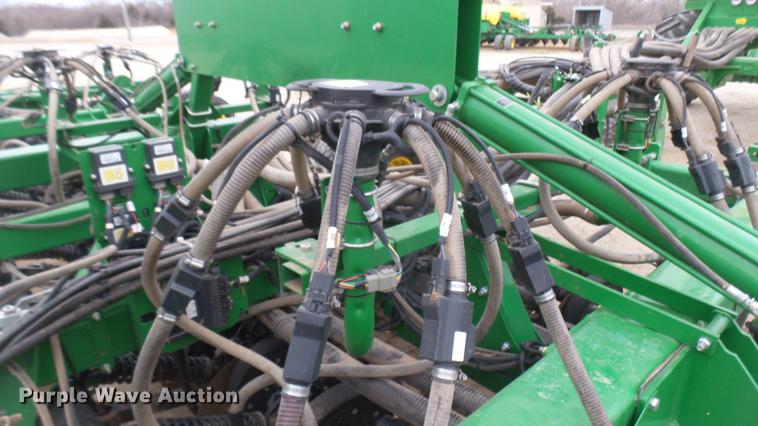 image for item DC2362 2014 John Deere 1890 air seeder