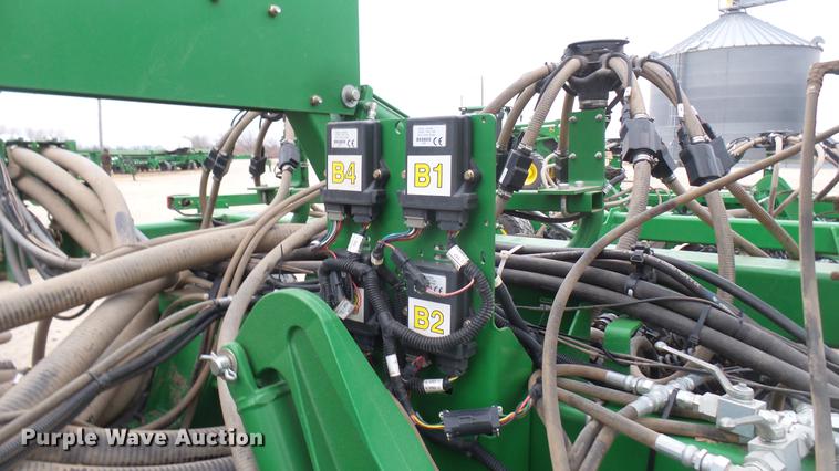 image for item DC2362 2014 John Deere 1890 air seeder