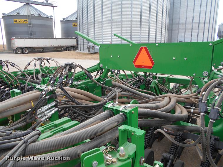 image for item DC2362 2014 John Deere 1890 air seeder