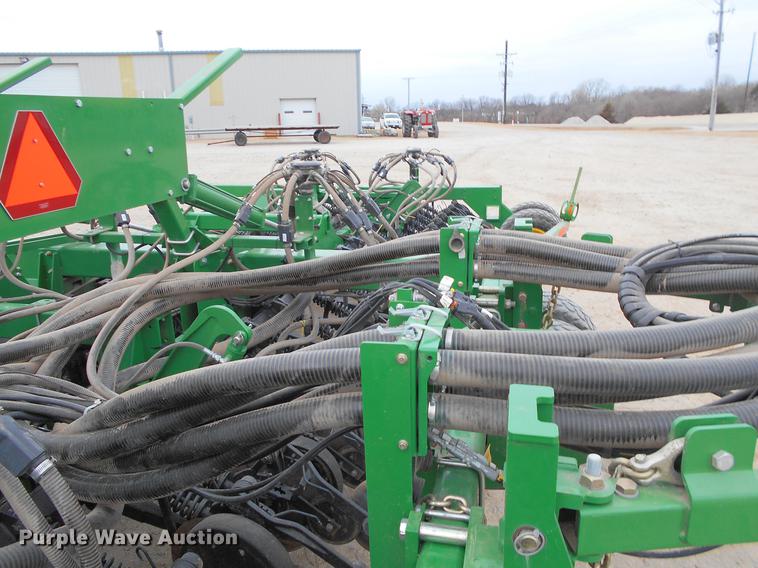 image for item DC2362 2014 John Deere 1890 air seeder