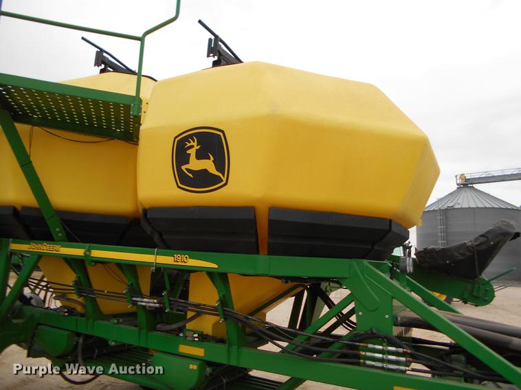 image for item DC2362 2014 John Deere 1890 air seeder