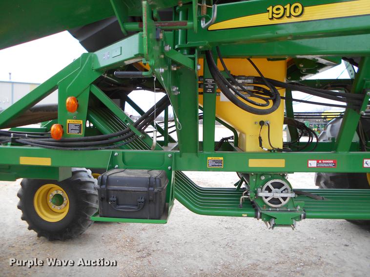 image for item DC2362 2014 John Deere 1890 air seeder