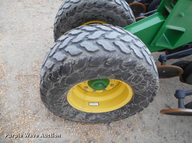 image for item DC2362 2014 John Deere 1890 air seeder